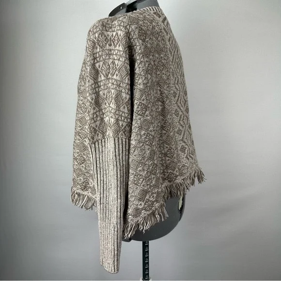 Minnie Rose Women’s Aztec Knit Fringe Cropped Sweater Size M/L - Picture 3 of 8